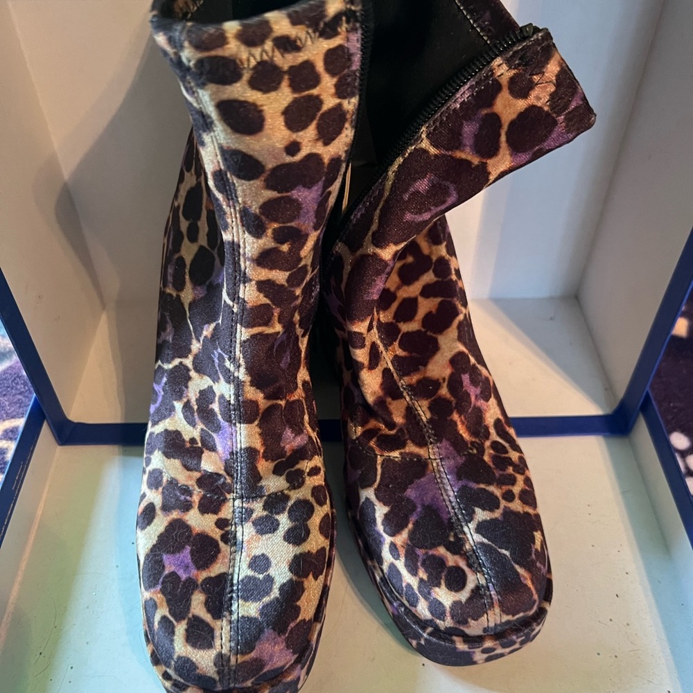 Betsey Johnson matcha boots🐆